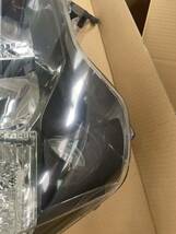 トヨタ スペイド NSP140 右ヘッドライト コイト 52-261 HID 刻印:B5 中古_画像3