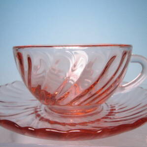 ☆フランス製 GLCOLOO ピンク色硝子 ティーカップ&ソーサーの画像3