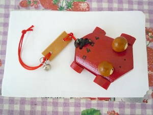 ★　木製　カスタネット　かえる　蛙　赤色　お土産　飾り　ストラップ　鈴　ケロケロ　