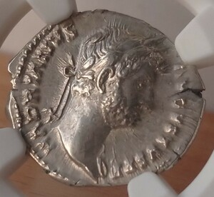 ローマ帝国　デナリウス銀貨　ハドリアヌス帝　ＣｈＡＵ鑑定　４／５　４／５