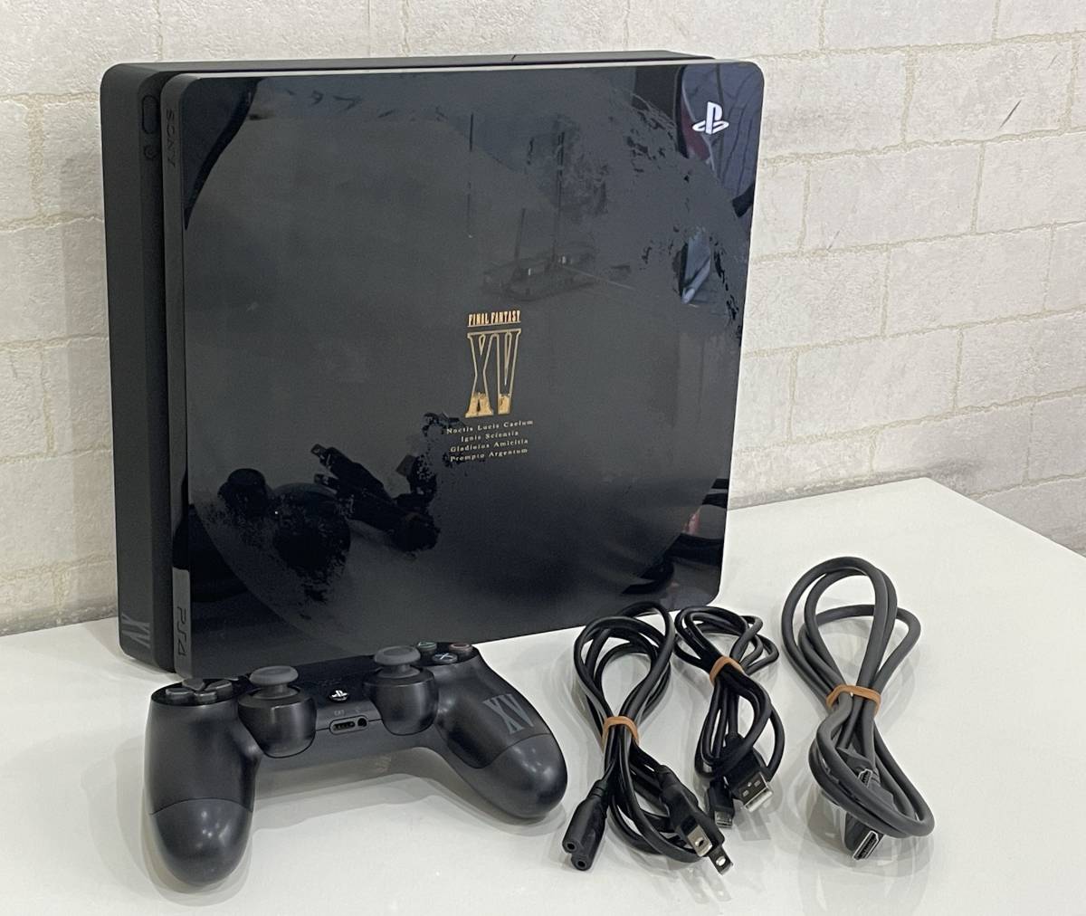 ジャンク PS4 FFXV LUNA EDITION CUHJ-10013 本体 コントローラー のみ