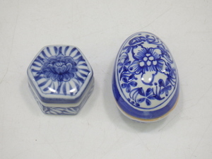 h3G011Z- чайная посуда . инструмент коробочка с благовониями Made in Thailand Thai белый фарфор с синим рисунком . цветок документ яйцо форма 2 позиций комплект 