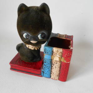 H / 昭和レトロポップ 陶器起毛 フロッキー加工 ネコ ボビンヘッド 本に横たわる猫 型 ペン立て 猫 ねこ 中古品の画像3