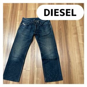 DIESEL ディーゼル LARKEE デニム ジーンズ ジーパン ストレート イタリア製 インディゴ サイズ32 玉mc1874