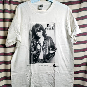 【新品/送料無料】パティスミス Patti Smith BIGプリント バンドTシャツ【Mサイズ】70's 80'sバンドT パンク PUNK ロックT rock