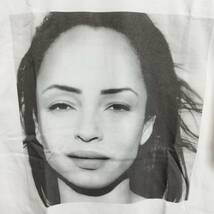 人気柄◆SADE シャーデー BIGプリントTシャツ (Lサイズ) 送料無料/新品★　バンドTシャツ 検索)SACAI サカイ　半袖カットソー_画像2