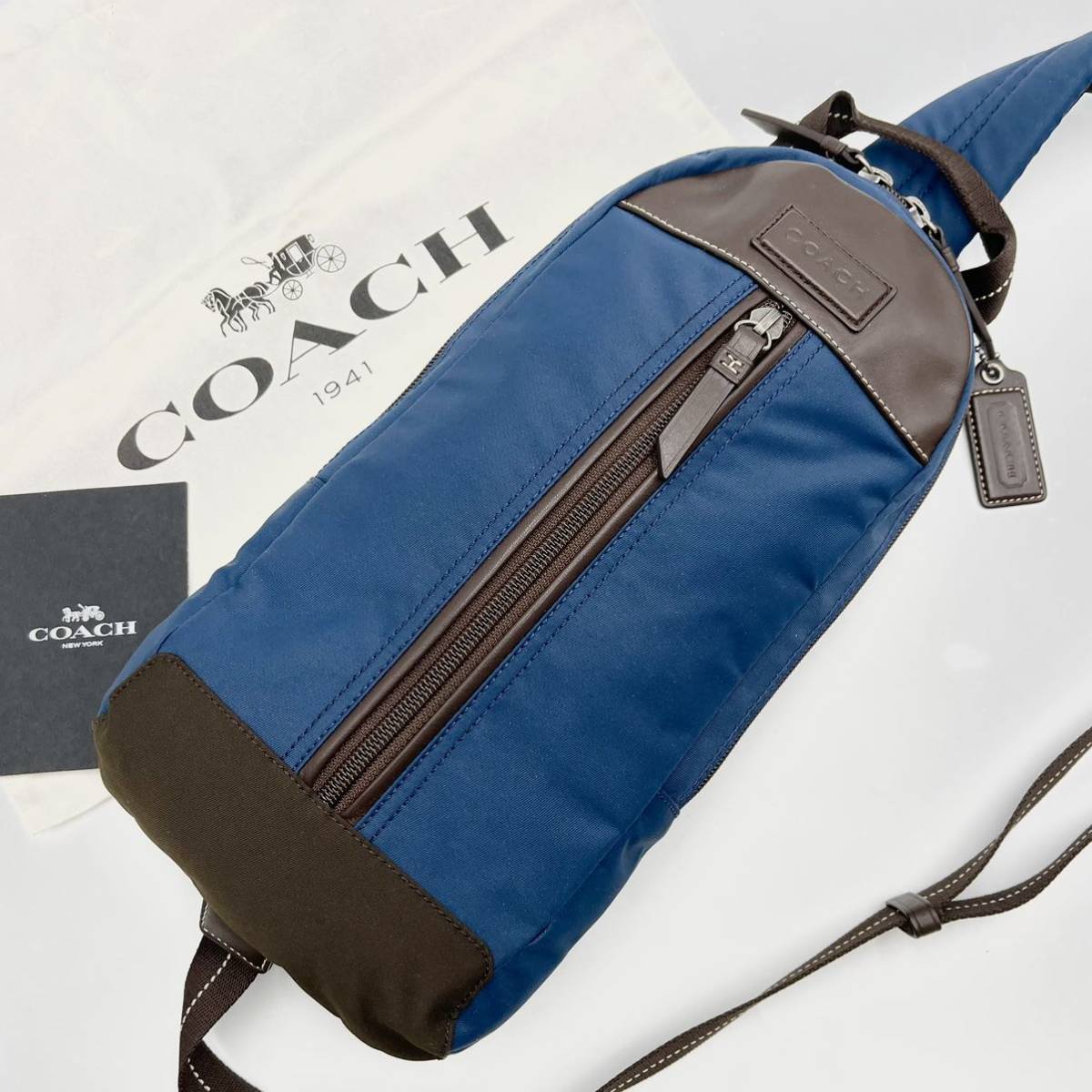 受注生産品】 COACH ブルー×ネイビー メンズ レザーボディバッグ