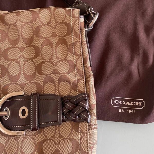 COACH ショルダーバッグ シグネクチャー　斜め掛け 