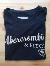 送料込♪Abercrombie&Fitch クルーネックTシャツ S(M) ネイビー_画像1