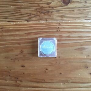 She is ギフト アイシャドウ (My Garden)