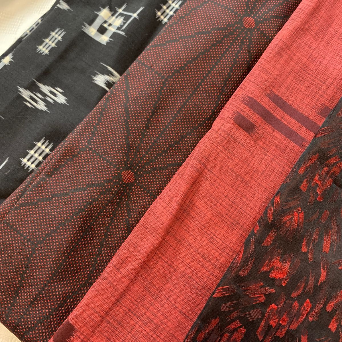 着物 ＆羽織り まとめ売り 材料 リメイク 女性 黒 赤系｜PayPayフリマ