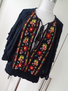 *VIVAYOU Vivayou gorgeous embroidery blouse pull over wrinkle processing black beautiful goods 