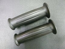 未使用 原付用 汎用 グリップ 非貫通式 全長: 112mm グリップ内径: 左21mm/右25mm ハンドル径: 22.2mm用 管理No.37922_画像1