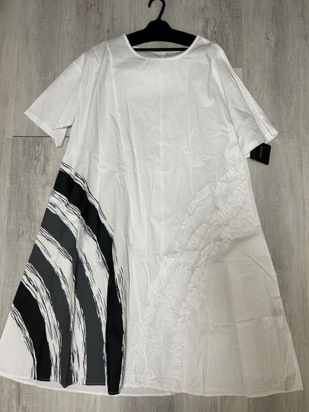 新品 14,300円 【Pleasing】異素材切り替えフリルプルオーバー 白