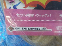 TIN●○リーゼントウイッグ　大人用　フリーサイズ　ゴールド　金髪　未使用　5-7/6（も）_画像3