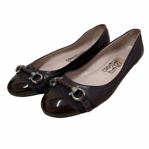 AJ901 Salvatore Ferragamo Ferragamo ballet shoes flat shoes gun chi-ni6C approximately 23cm Brown leather Italy made 