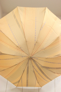 未使用 月装 TSUKISOU (ツキソウ) 折りたたみ 傘 雨傘 洋傘 / 親骨５５cm / MOONBAT ムーンバット / ピンクベージュ