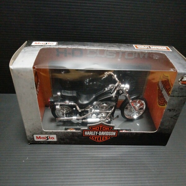 ● Maisto「1/18 Harley-Davidson 1984 FXST Softail」ハーレーダビッドソン バイク オートバイ　ミニカー　マイスト