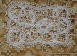  hand-knitted lace stitch bobbin race table runner #A-024