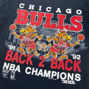 90年代 USA製 NBA CHAMPIONS CHICAGO BULLS BACK 2 BACK チームロゴ プリントTシャツ メンズM