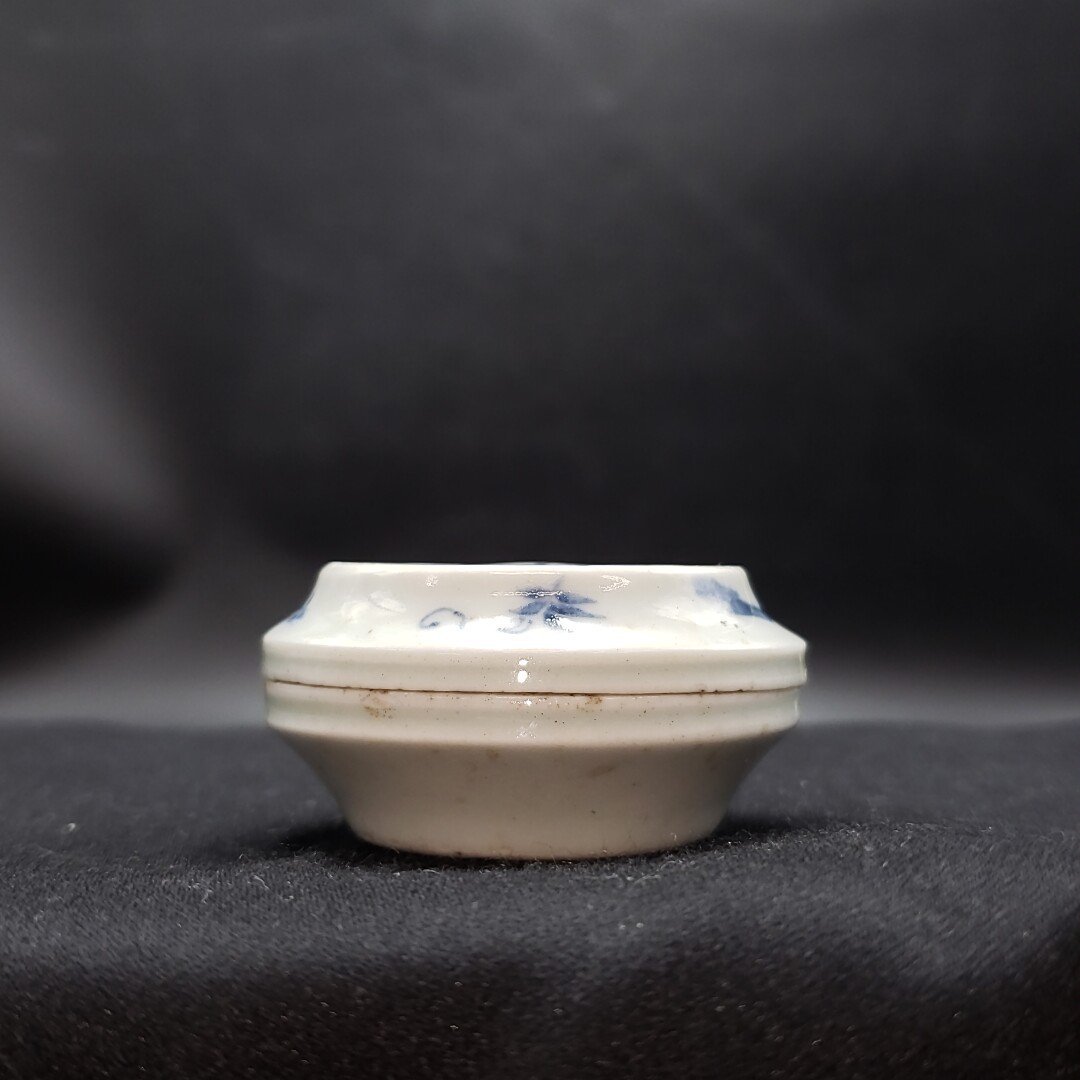 陶器製香合染付古伊万里? 伊万里焼? 有田焼? 直径約6.2cm 高さ約3cm