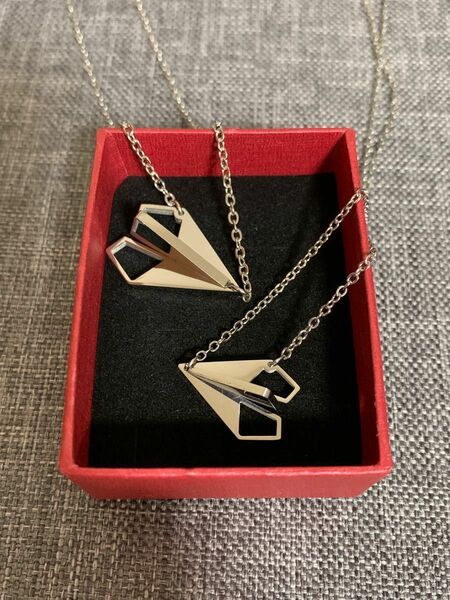 ネックレス　ペアセット　飛行機　新品未使用　paper airplane necklace 