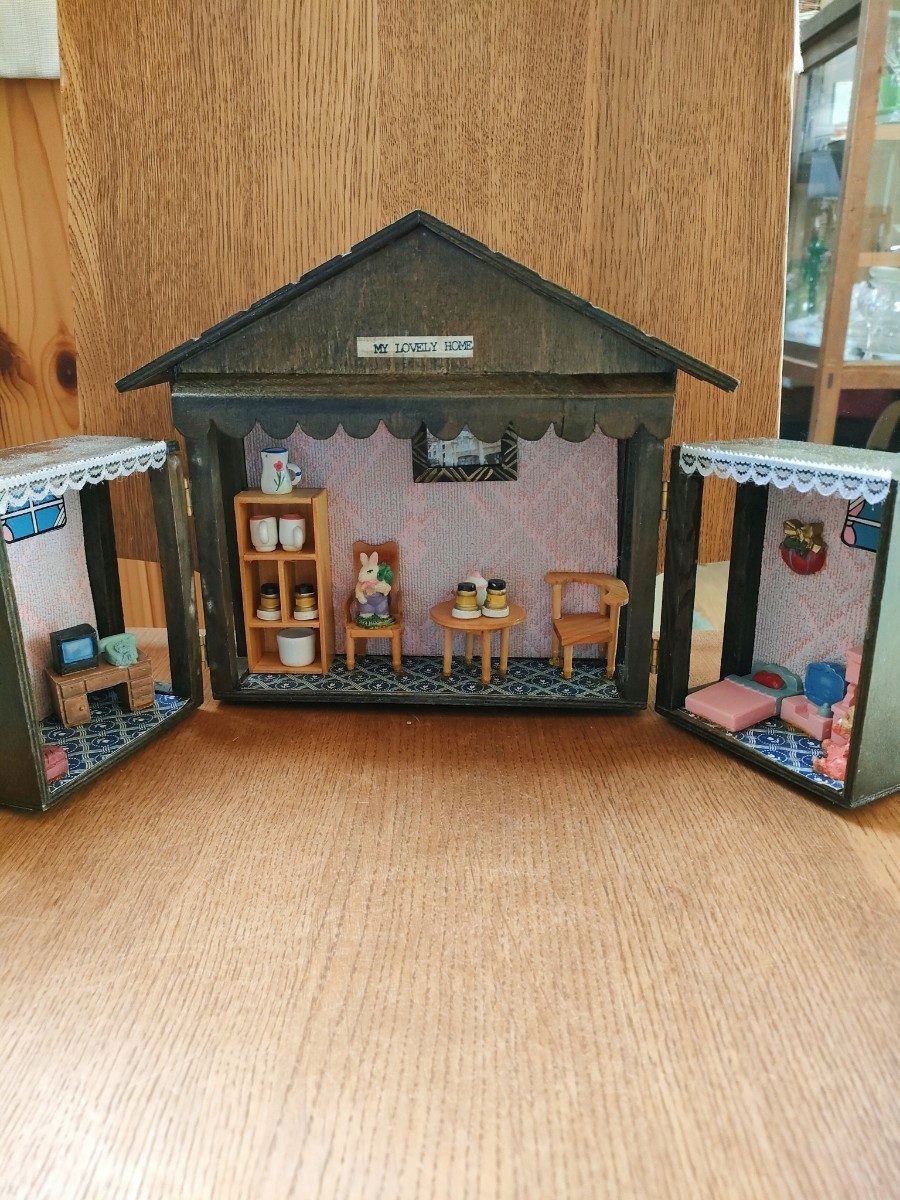 ★ Maison miniature Maison de poupée Tenture murale Intérieur fait à la main en bois Intérieur de campagne Double porte Maison de poupée miniature Produit UTILISÉ, jouet, jeu, poupée, poupée de personnage, Maison de poupées