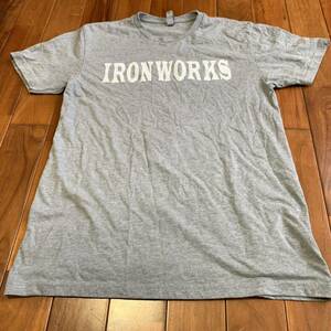 沖縄 海兵隊実物 Tシャツ グレー　IRONWORKS おしゃれ　トレーニング ランニング 筋トレ スポーツ　MEDIUM (管理番号　V219)