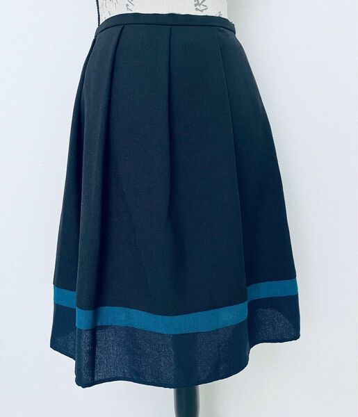 【美品】3色使いスカート　黒　紺　Mサイズ　
