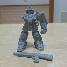 入手困難 機動戦士ガンダム ガンダム消しゴム 名称不明 右腕欠品 パーツ欠品 灰色 デカ消し レトロ 昭和_画像1