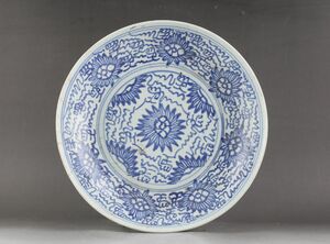 時代 唐物 染付の青花太陽花紋 飾皿！直径25 cm、高さ4.5 cm 