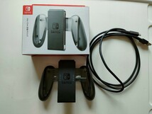 送料無料　中古　任天堂純正品　Nintendo Switch　Joy-Con充電グリップ　数回使用　_画像2