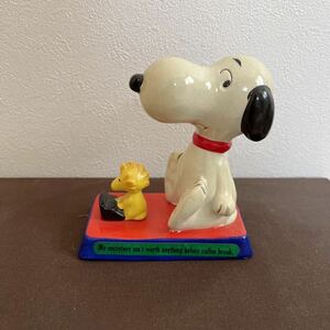 ビンテージ スヌーピー determined snoopy peanuts paper mache フィギュア 70's My secretary isn't worth anything before coffee break