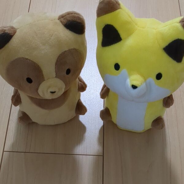 タヌキとキツネ 動くぬいぐるみ