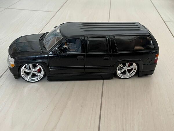 Jada Toys 1:24 DUB CITY 2000シェビー サバーバン