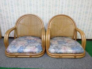 【現品処分】籐製品　大きめ　肘付き座椅子　座面高１２.５ｃｍ　LBR色　２脚セット