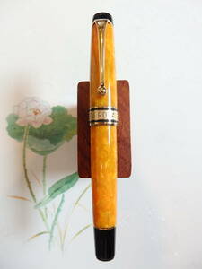 * Aurora Optima limited goods so-re fountain pen pen .:18K750 solid Gold M