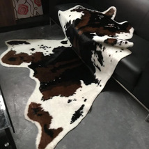 牛柄のマット（ラージサイズ）フロアマット、チェアマットとして 動物 アニマル カウプリント 洗える ラグ カーペット インテリア_画像4