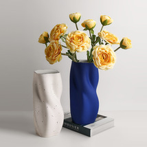モダンデザイン ツイストフラワーベース 花瓶 花器 セラミック製 割れにくい シンプル インテリア 雑貨 ドライフラワー 玄関 リビング_画像1