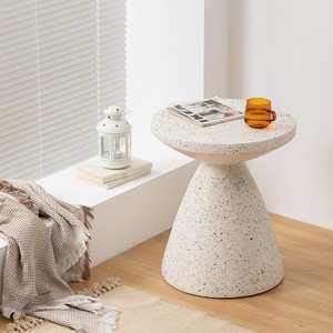 シンプルなリビングルーム用 ソファ サイドテーブル ミニマリスト風 コーヒーテーブル ミニテーブル 曲線 丸みのある 家具 机 インテリア