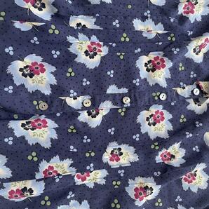 【大きいサイズ】LAURA ASHLEY ローラアシュレイ 花柄 総柄 半袖 ネイビー ピンタック シャツの画像3