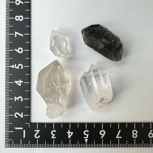 【E21572】まとめ売り チベットの水晶 両錐 石墨 天然石 鉱物 パワーストーン チベット産 水晶 原石