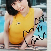 新品 稲森美優 直筆サイン入り 生写真 L判 競これ 特典 サイン グラビア 競泳 競泳水着 デジタル出版 写真 競泳水着これくしょん 2_画像2