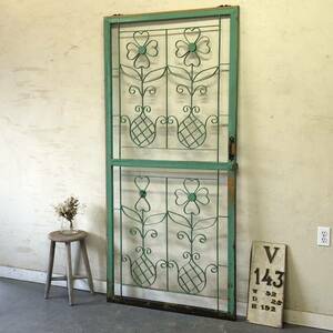 V143=W92×H192 old iron made. one-side . door fittings fence antique door gate gate Vintage divider partition lattice ftg