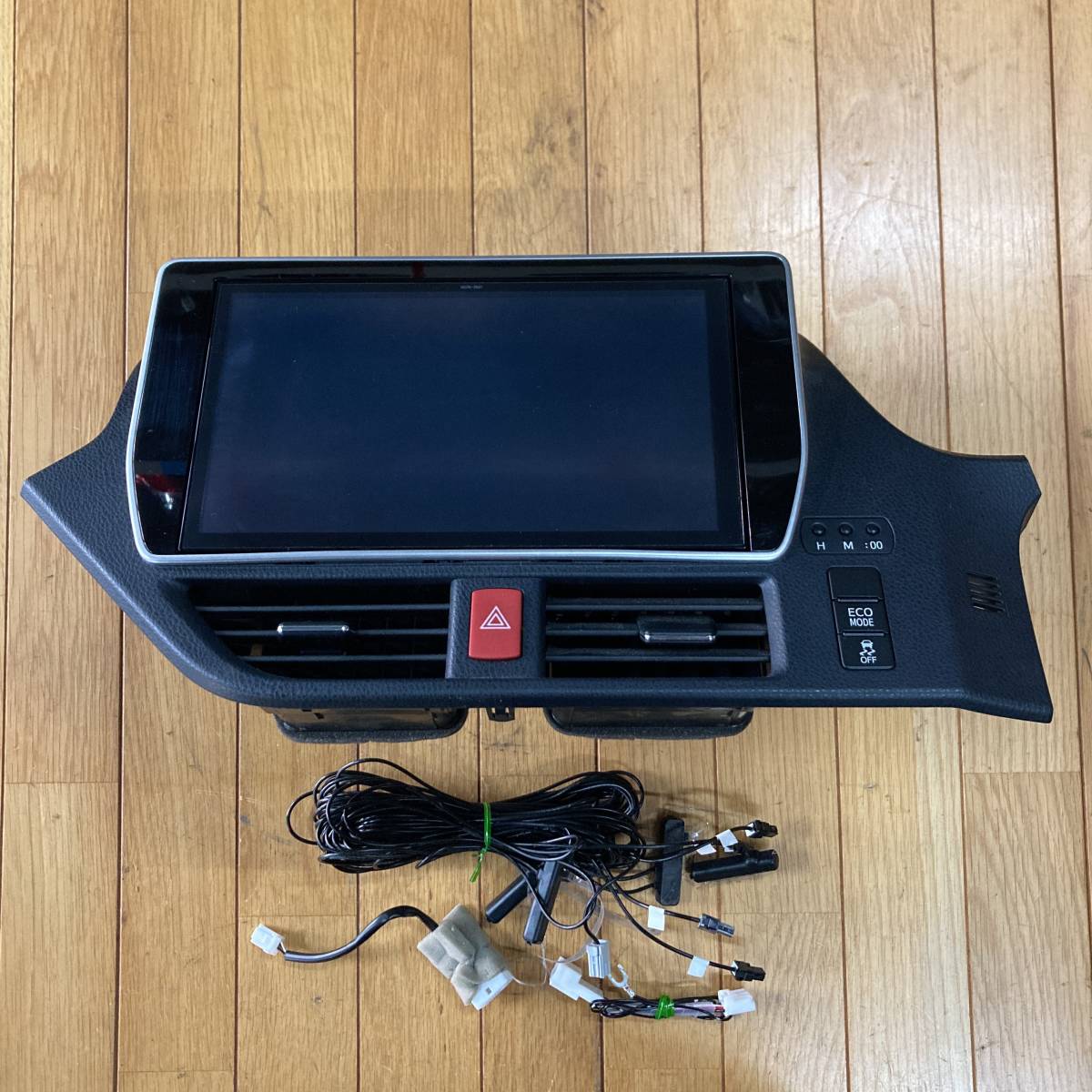 ヤフオク! -「トヨタ 純正 ナビ 10インチ」の落札相場・落札価格