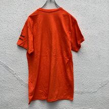 GILDAN 半袖 プリントTシャツ Mサイズ オレンジ 民族キャラ 古着卸 アメリカ仕入 a507-6805_画像4