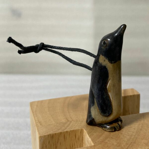 骨董 鹿角　ペンギン彫刻　根付　置物