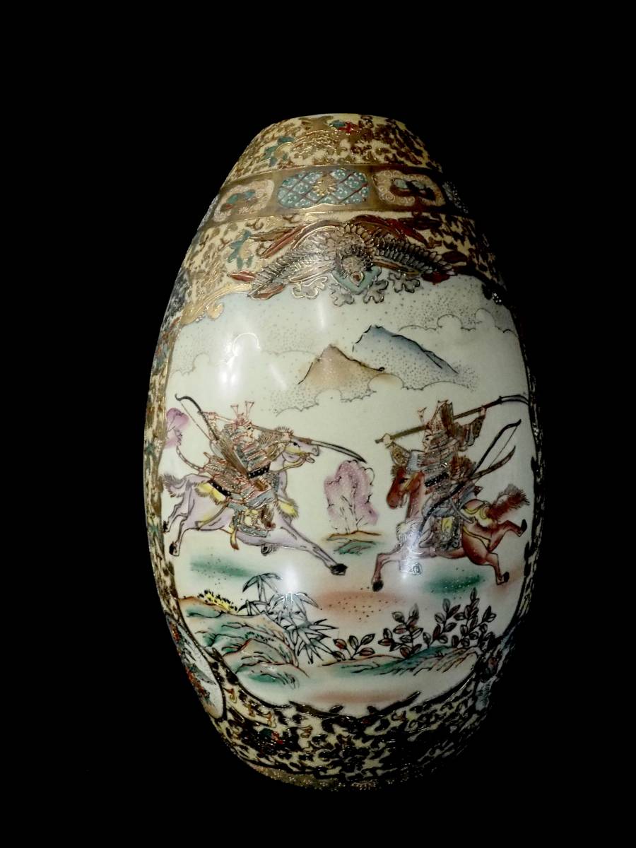 中国古美術 中国製造 手描きで描かれた日本モチーフの優しい色合いの花瓶! 陶印有り 薩摩風 色絵金彩人物紋花瓶 飾り壺 1980年代 TTK507, 中国, 朝鮮半島, 骨董陶磁器一般, その他