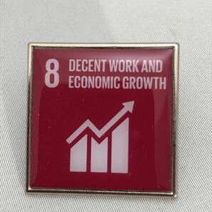 SDGsピンバッジ　1個(1540円税込・送料無料）「8. 働きがいも経済成長も Decent work and economic growth）（国連ブックショップ購入 UN58