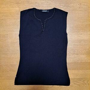  little New York V neck beads no sleeve 